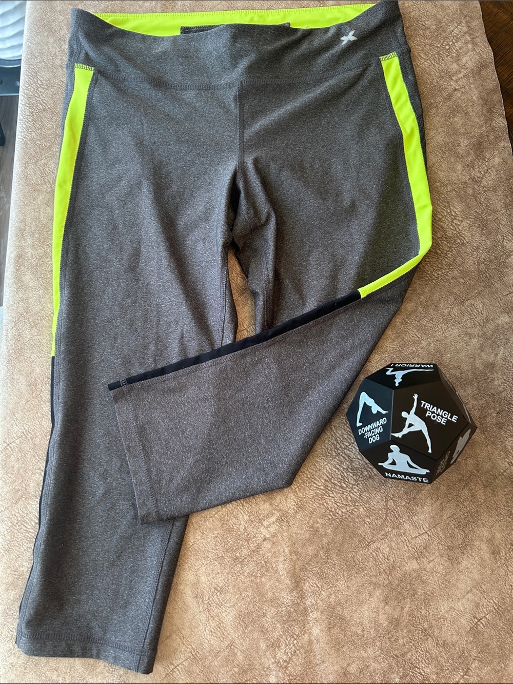 Xersion Women's Gray Athletic Capris with Neon Lime Accents💪
